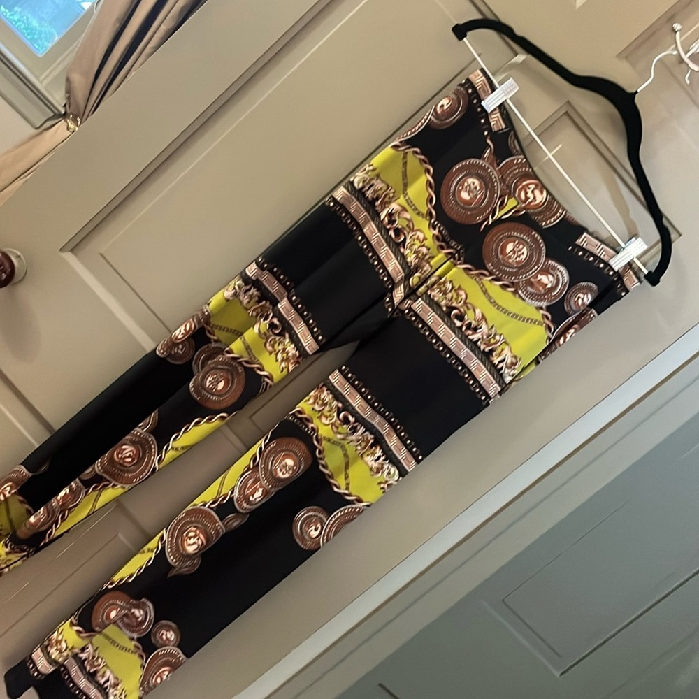 Two piece Versace style pattern. By Evo Vorro